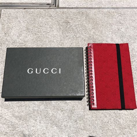 gucci pocket book